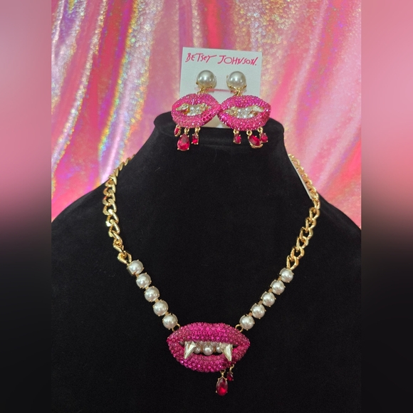 Betsey Johnson Vampire Pink Necklace and Earring set! NWT - Picture 13 of 15